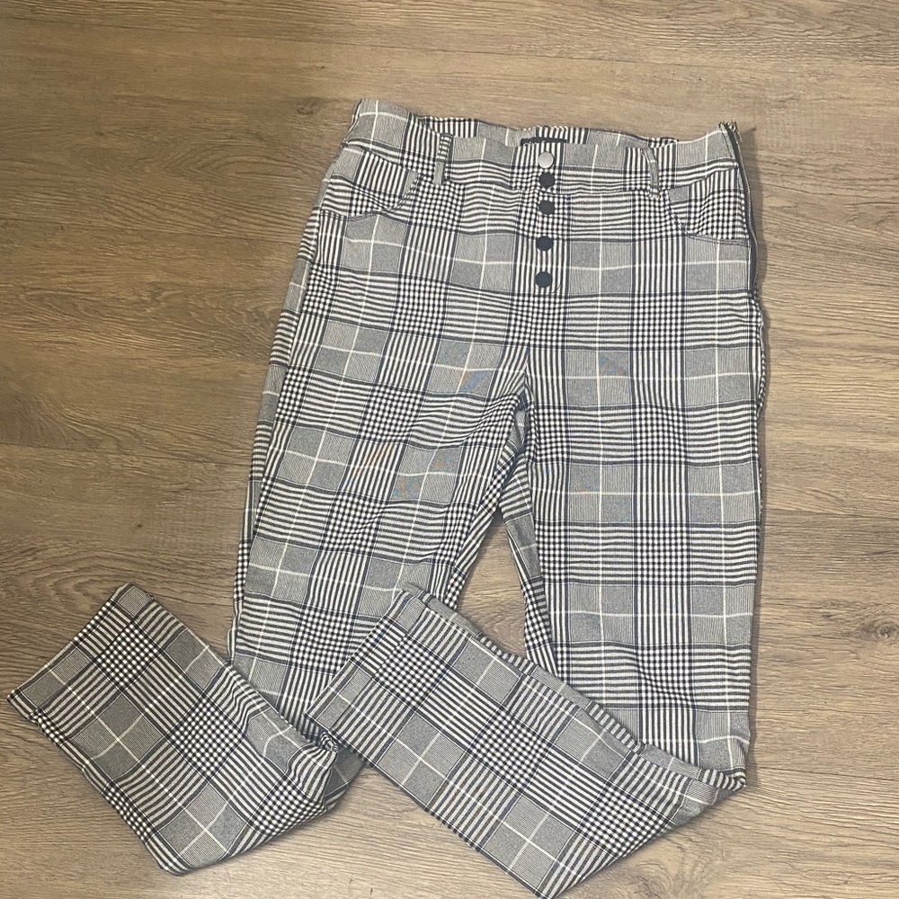 Women’s Gray and Black Plaid Pants